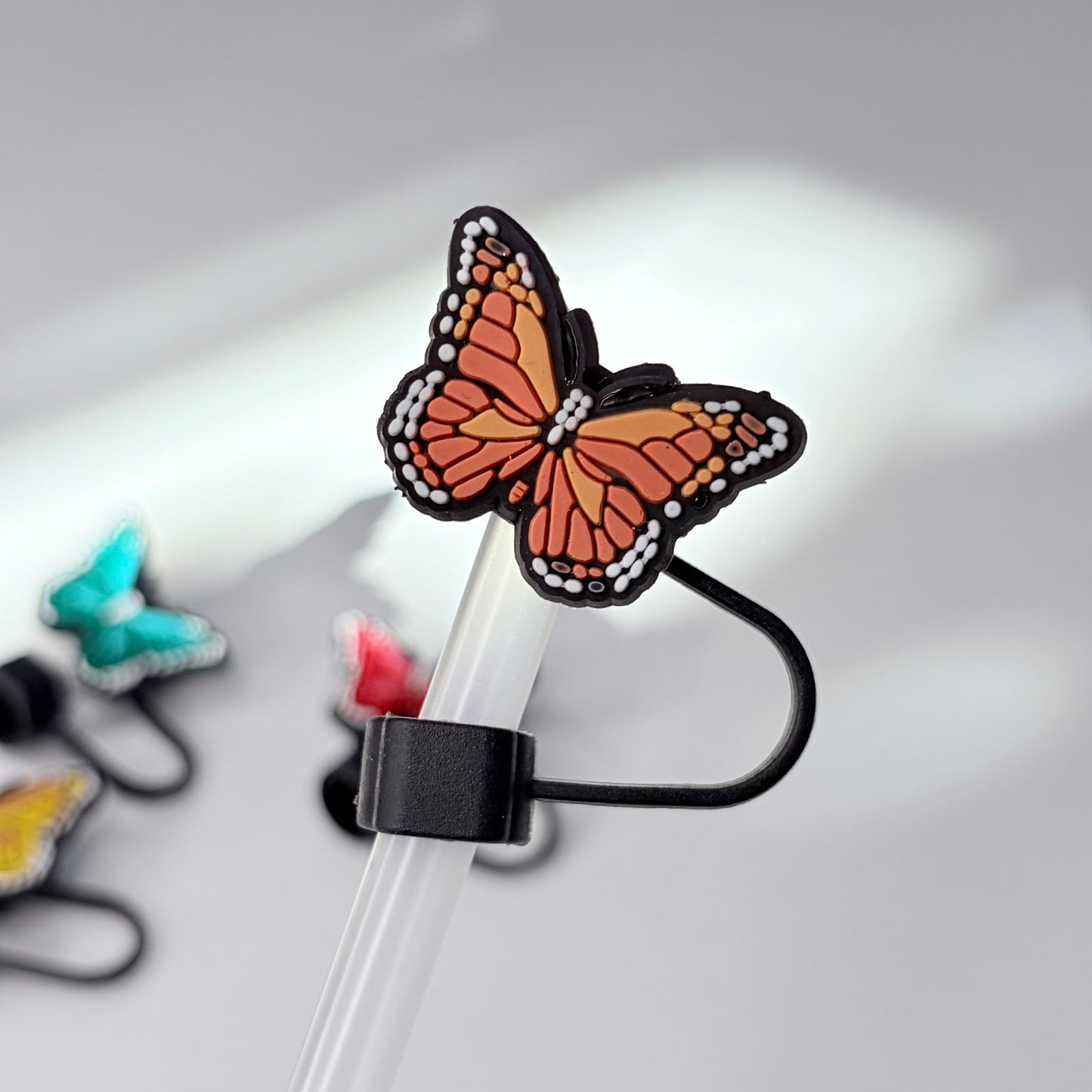 Mariposa Straw Topper